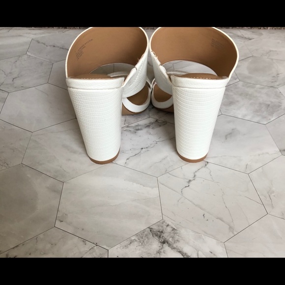 Express women’s heeled mule sandal - Picture 4 of 4